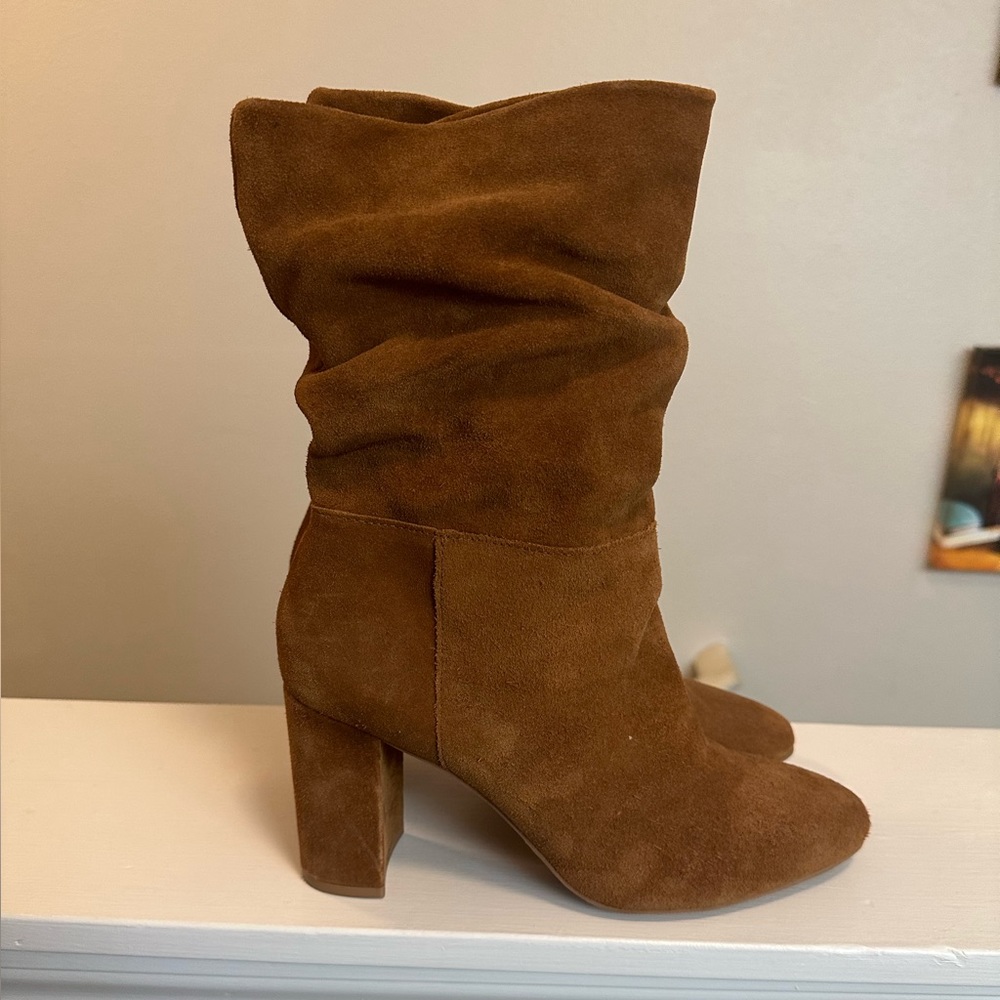Chinese Laundry Kipper Suede Brown Bootie in size 8